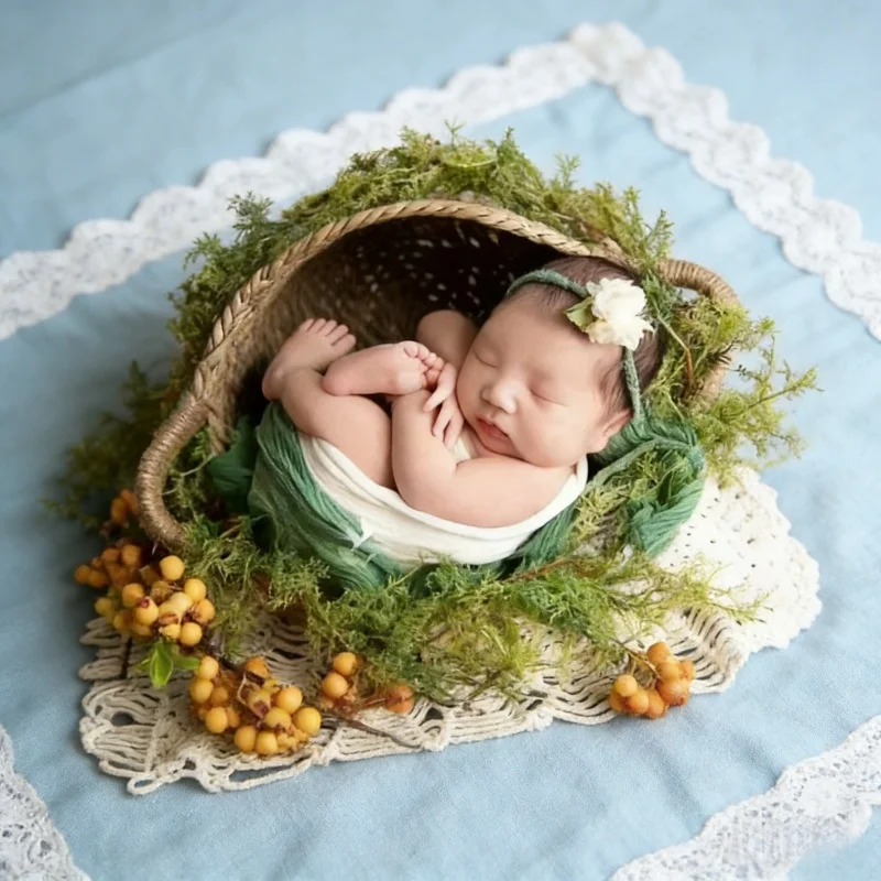 Photo Frame Baby - سلة مستديرة منسوجة من الخيزران بمقابض،