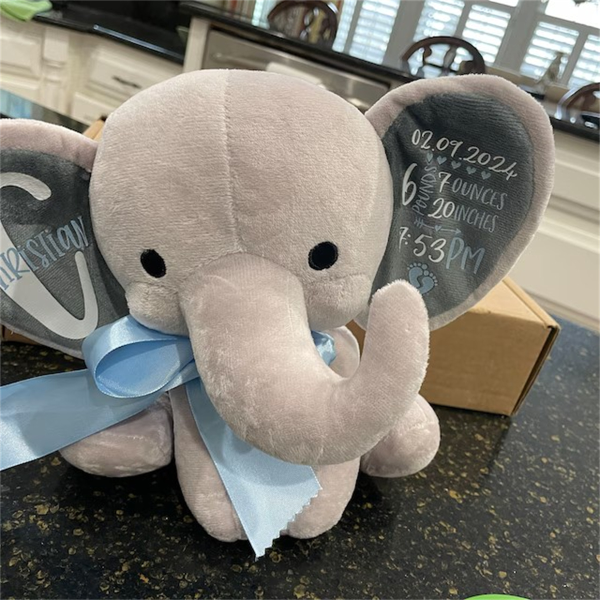 إحصائيات الميلاد المخصصة على ش - مراجعة Baby Nursery Elephant وسعره