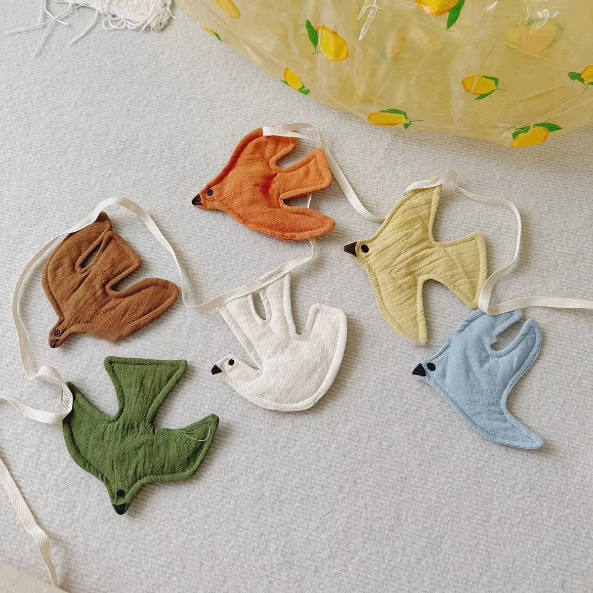 أعلام قماشية على شكل طيور لتزي - مراجعة Baby Nursery Fabric وسعره