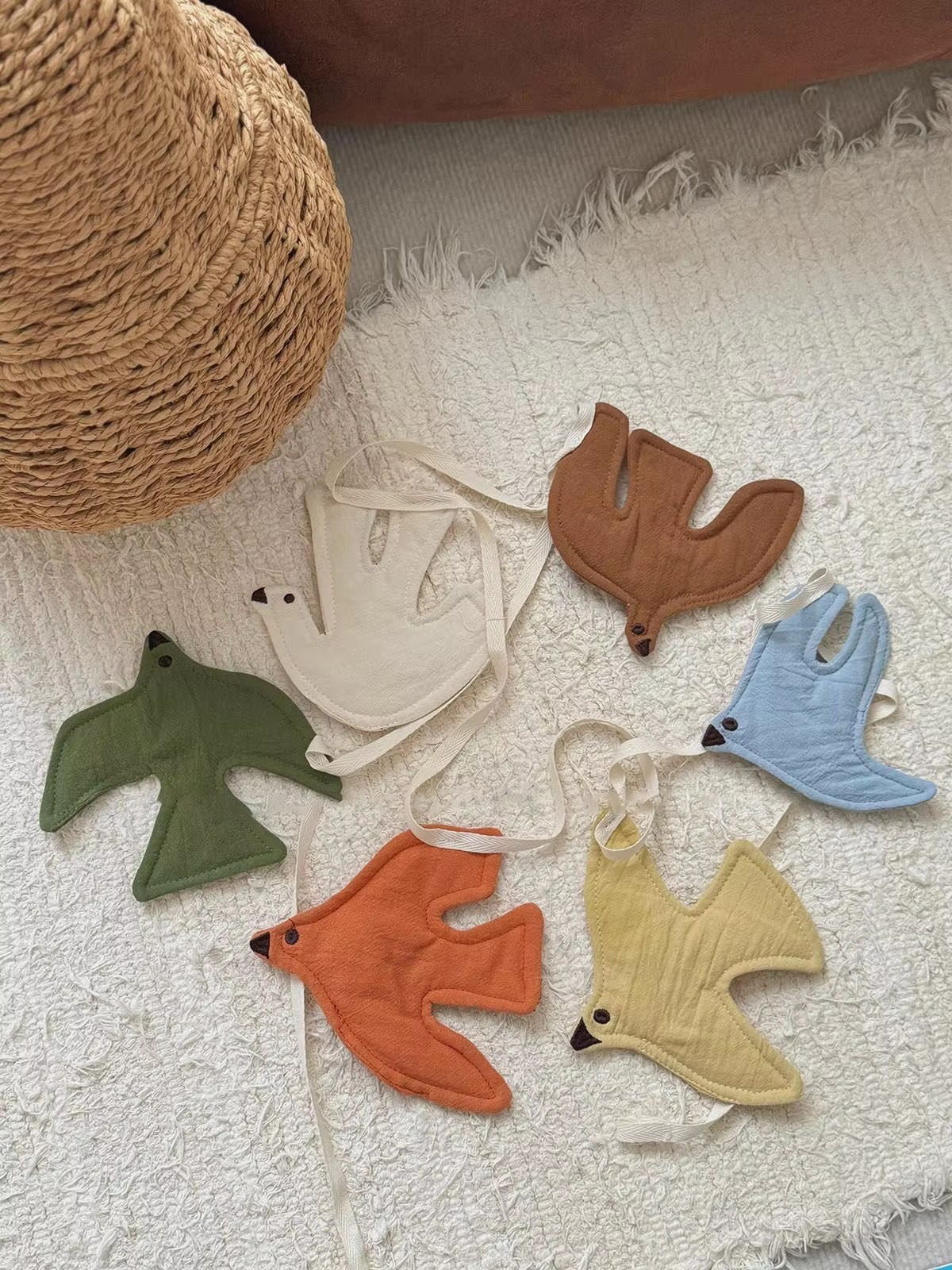 أعلام قماشية على شكل طيور لتزي - مراجعة Baby Nursery Fabric وسعره